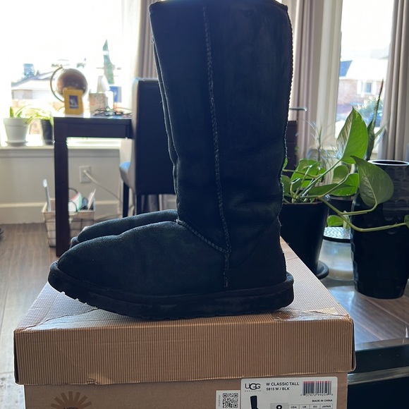 UGG tall 5815 w/BLK - Picture 4 of 4
